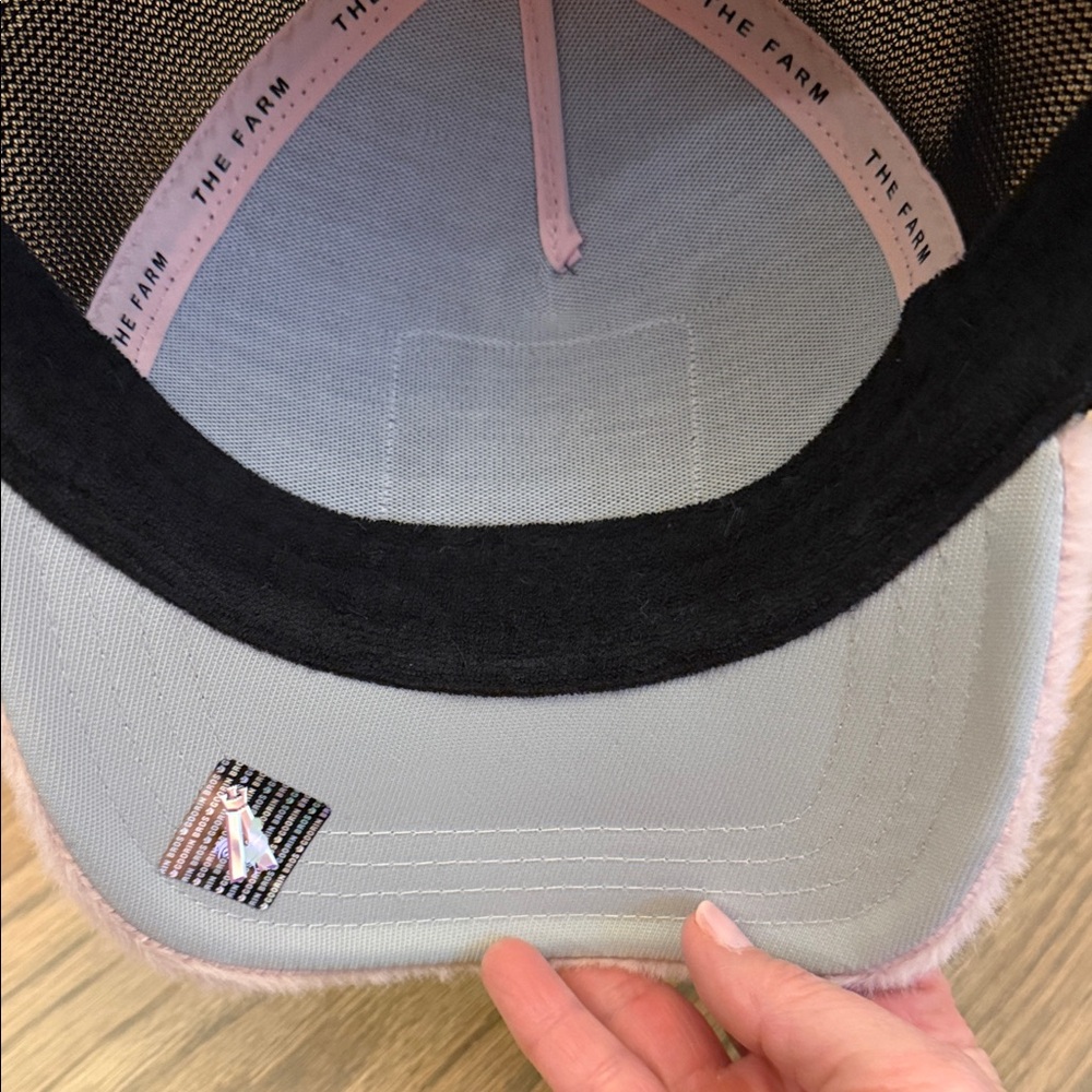 Goorin Bros Limited Edition “Kinky” Honey Bear Trucker Hat - Picture 3 of 5